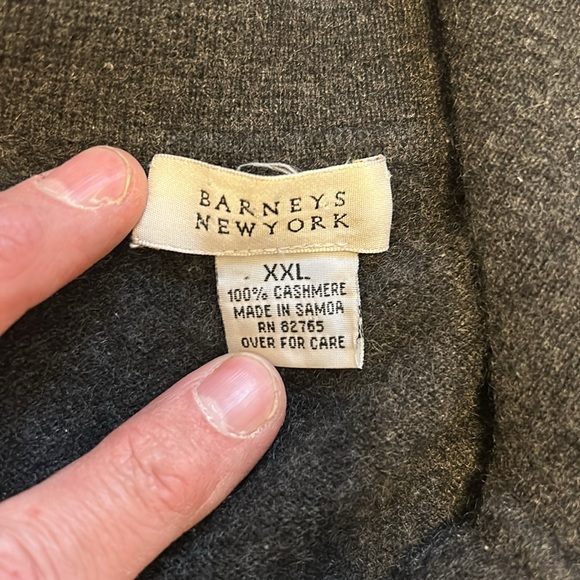 Barney’s Men’s Cashmere Pullover - Picture 2 of 2